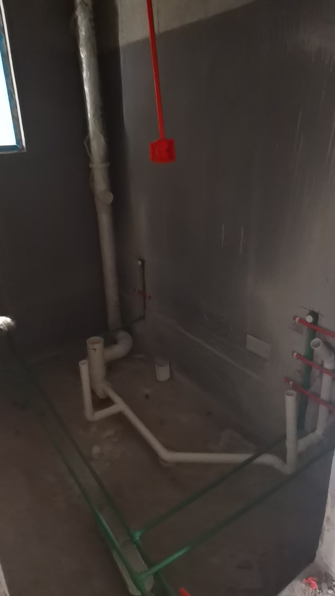 水电施工实拍：卫生间排水布置