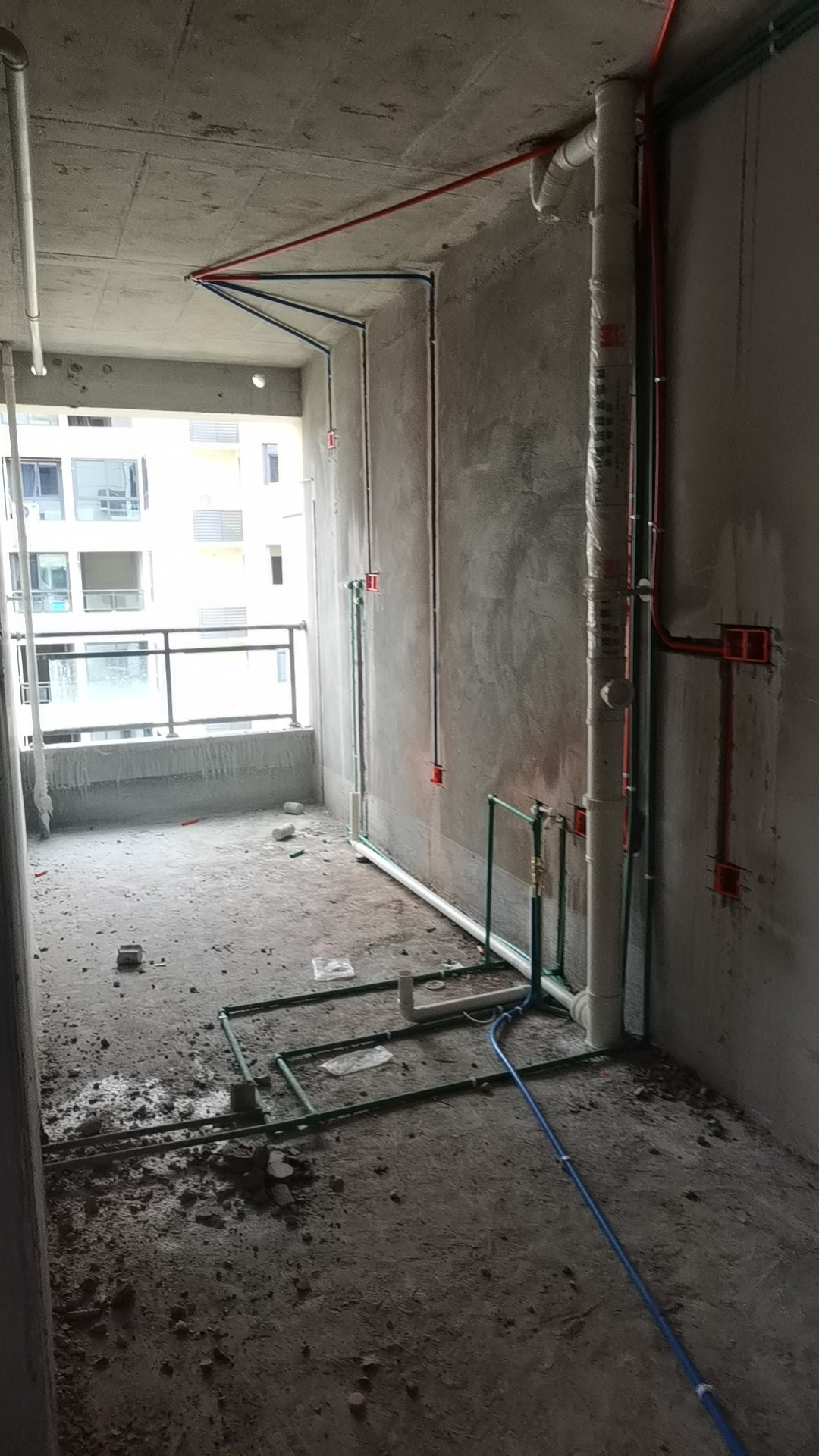 水电施工实拍：卧室墙地走管